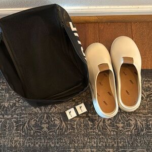 True Linkswear Slides